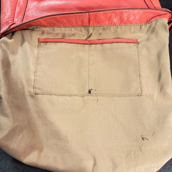 Vintage Etienne Aigner large coral Leather Shoulder Bag, snap closure - Picture 13 of 14